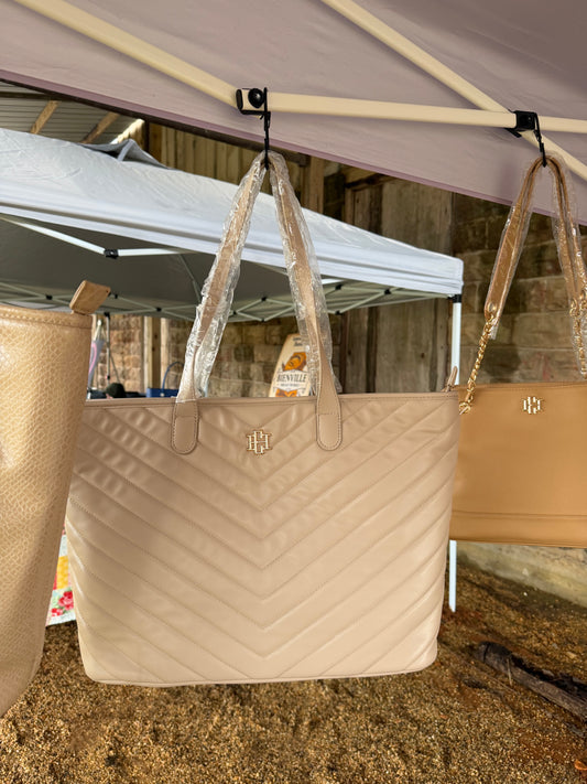 V Quilted Nude Purse